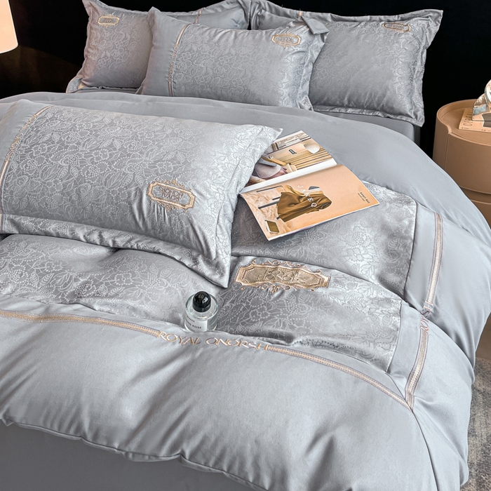 91家纺网 家纺一手货源 找家纺 金牛座家纺 2026新款贡缎提花亲肤棉大拼角刺绣四件套-欧诺 欧诺-灰