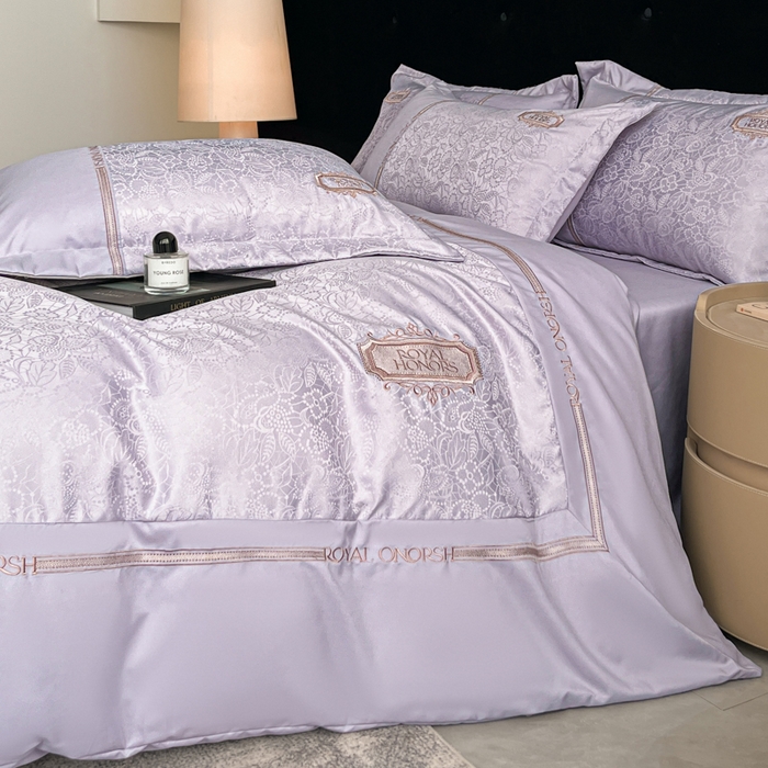 91家纺网 家纺一手货源 找家纺 金牛座家纺 2026新款贡缎提花亲肤棉大拼角刺绣四件套-欧诺 欧诺-浅紫