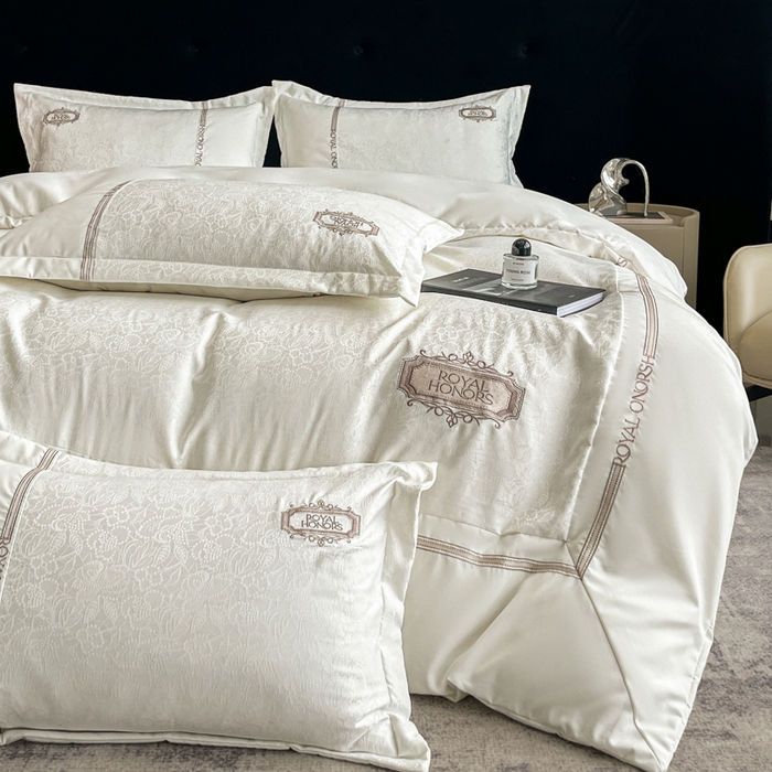 91家纺网 家纺一手货源 找家纺 金牛座家纺 2026新款贡缎提花亲肤棉大拼角刺绣四件套-欧诺 欧诺-奶白