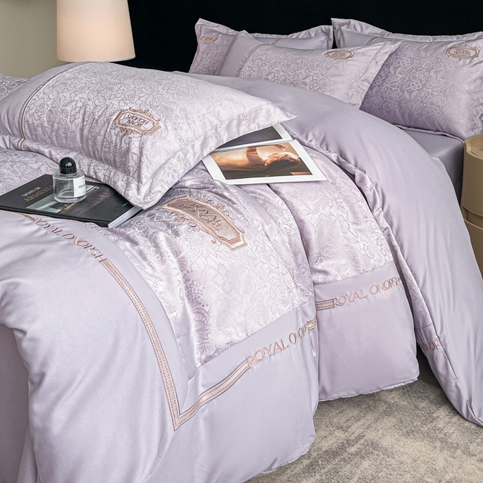 91家纺网 家纺一手货源 找家纺 金牛座家纺 2026新款贡缎提花亲肤棉大拼角刺绣四件套-欧诺 欧诺-浅紫