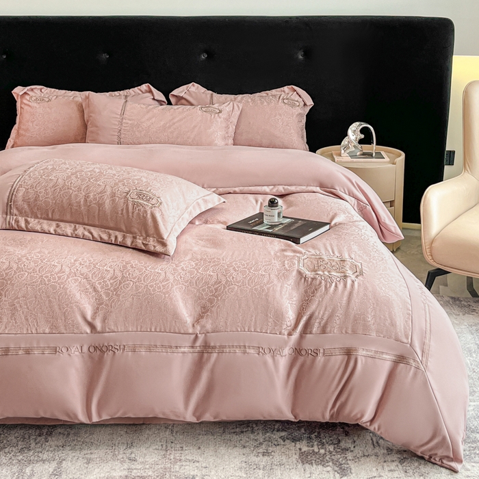 91家纺网 家纺一手货源 找家纺 金牛座家纺 2026新款贡缎提花亲肤棉大拼角刺绣四件套-欧诺 欧诺-浅豆沙