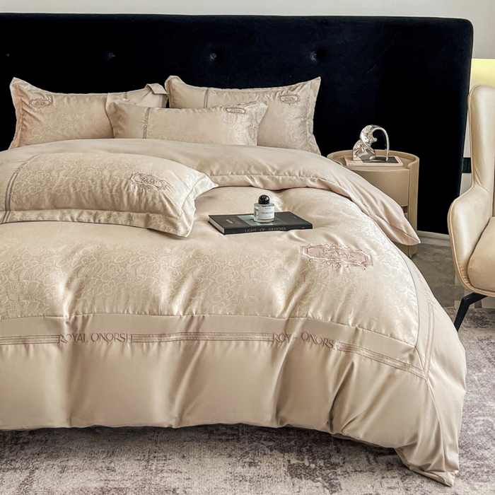 91家纺网 家纺一手货源 找家纺 金牛座家纺 2026新款贡缎提花亲肤棉大拼角刺绣四件套-欧诺 欧诺-香槟