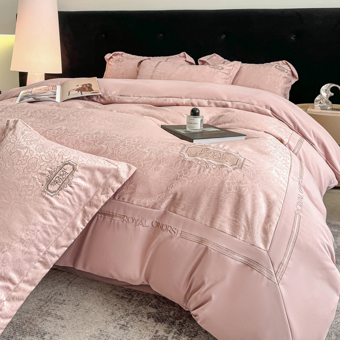 91家纺网 家纺一手货源 找家纺 金牛座家纺 2026新款贡缎提花亲肤棉大拼角刺绣四件套-欧诺 欧诺-浅豆沙