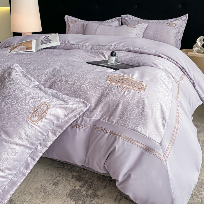91家纺网 家纺一手货源 找家纺 金牛座家纺 2026新款贡缎提花亲肤棉大拼角刺绣四件套-欧诺 欧诺-浅紫