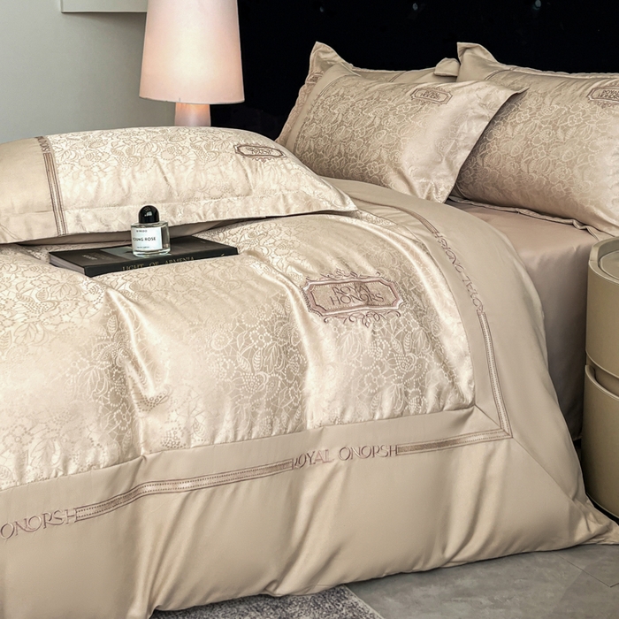 91家纺网 家纺一手货源 找家纺 金牛座家纺 2026新款贡缎提花亲肤棉大拼角刺绣四件套-欧诺 欧诺-香槟