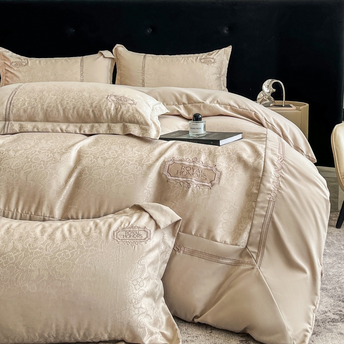 91家纺网 家纺一手货源 找家纺 金牛座家纺 2026新款贡缎提花亲肤棉大拼角刺绣四件套-欧诺 欧诺-香槟