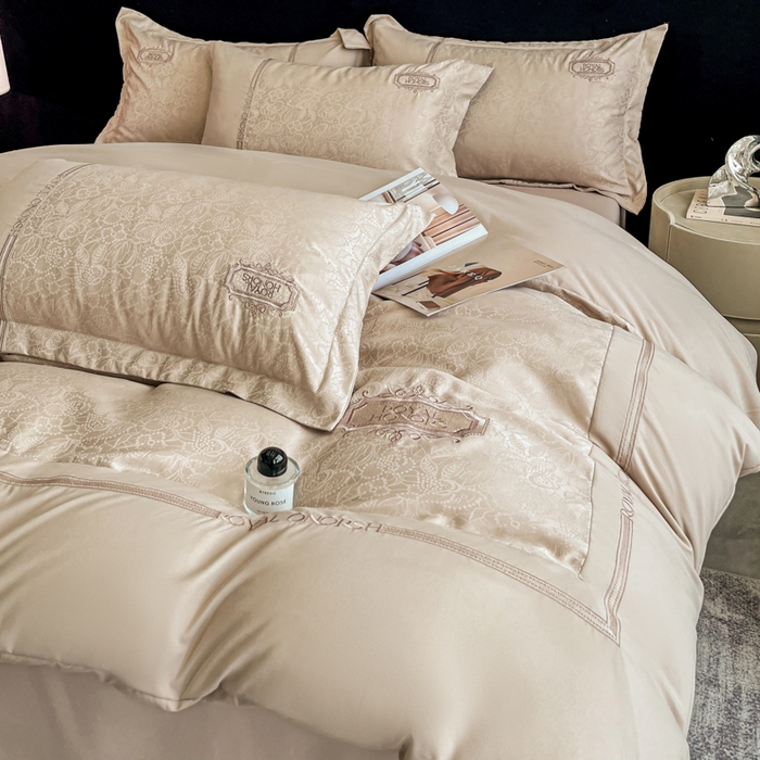 91家纺网 家纺一手货源 找家纺 金牛座家纺 2026新款贡缎提花亲肤棉大拼角刺绣四件套-欧诺 欧诺-香槟