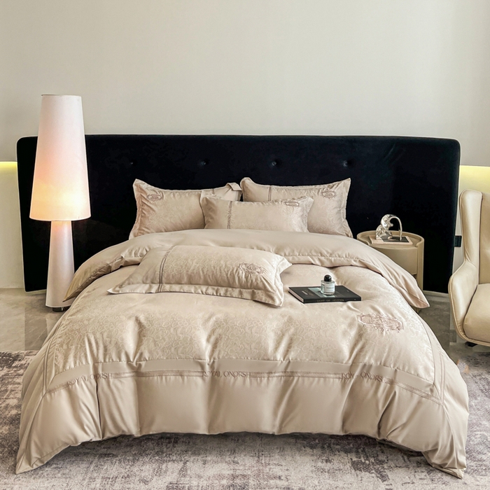 91家纺网 家纺一手货源 找家纺 金牛座家纺 2026新款贡缎提花亲肤棉大拼角刺绣四件套-欧诺 欧诺-香槟