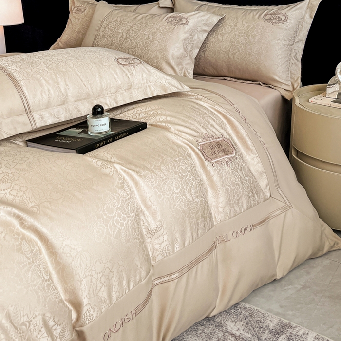 91家纺网 家纺一手货源 找家纺 金牛座家纺 2026新款贡缎提花亲肤棉大拼角刺绣四件套-欧诺 欧诺-香槟