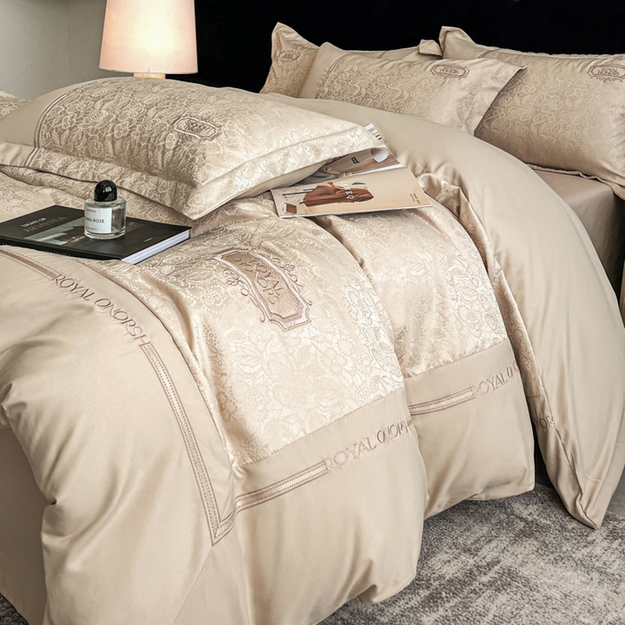 91家纺网 家纺一手货源 找家纺 金牛座家纺 2026新款贡缎提花亲肤棉大拼角刺绣四件套-欧诺 欧诺-香槟