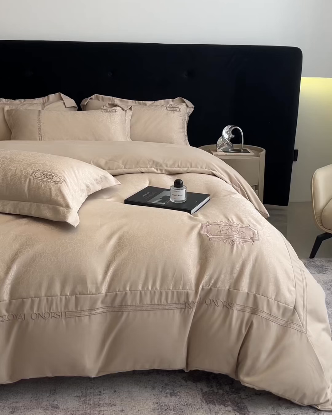 91家纺网 家纺一手货源 找家纺 金牛座家纺 2026新款贡缎提花亲肤棉大拼角刺绣四件套-欧诺 欧诺-香槟