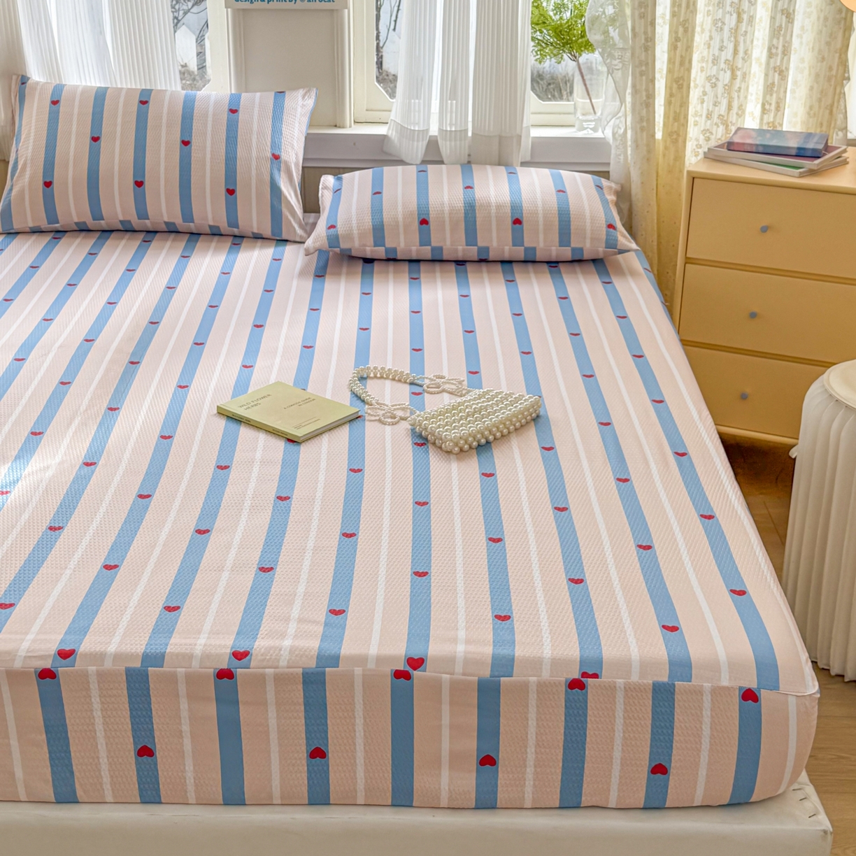 91家纺网 家纺一手货源 找家纺 鹿辉家居（原吉欧力） 2026新款3D立体压泡床笠三件套 爱心条纹