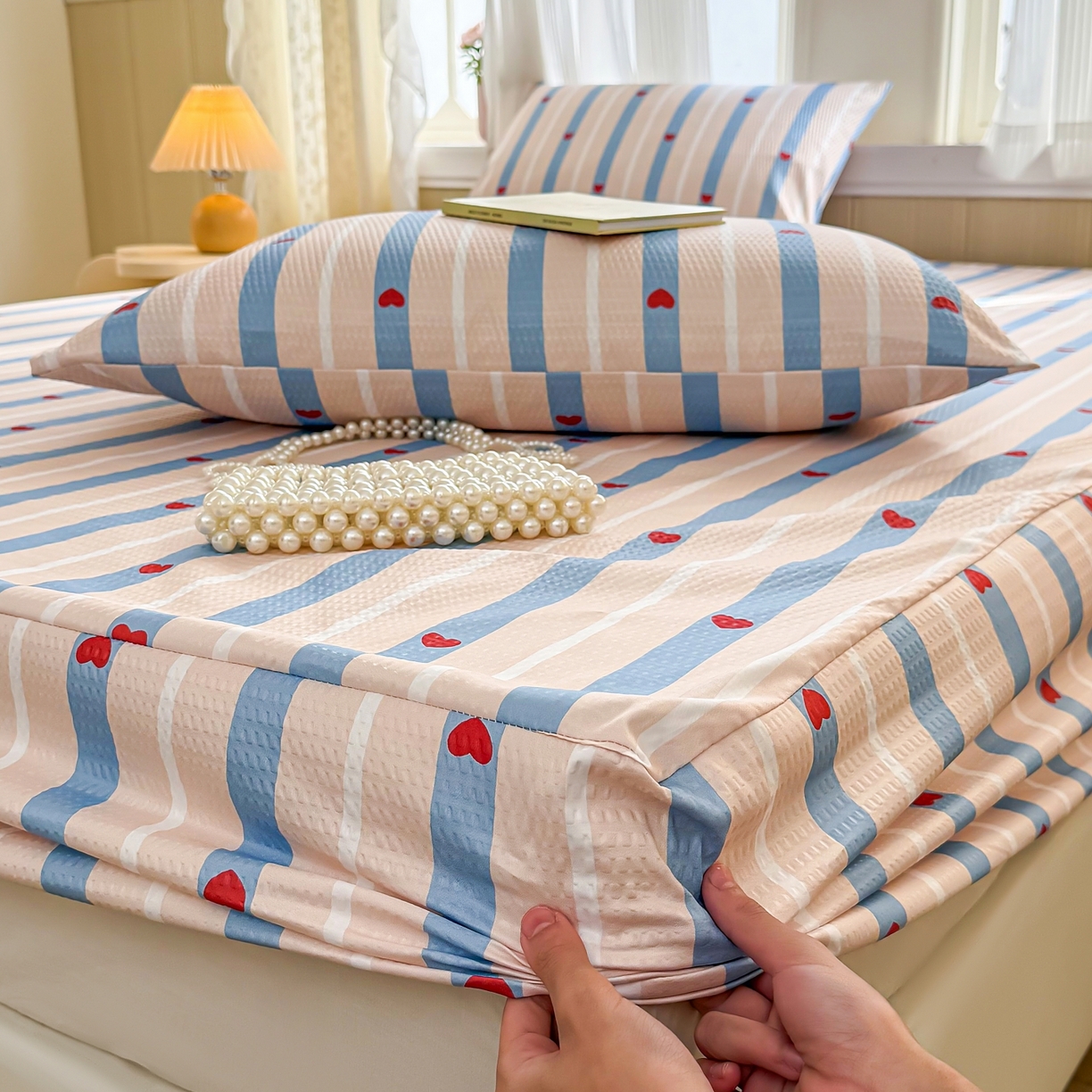 91家纺网 家纺一手货源 找家纺 鹿辉家居（原吉欧力） 2026新款3D立体压泡床笠三件套 爱心条纹