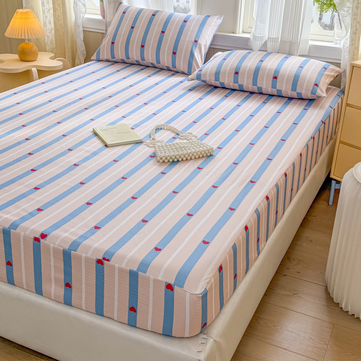 91家纺网 家纺一手货源 找家纺 鹿辉家居（原吉欧力） 2026新款3D立体压泡床笠三件套 爱心条纹