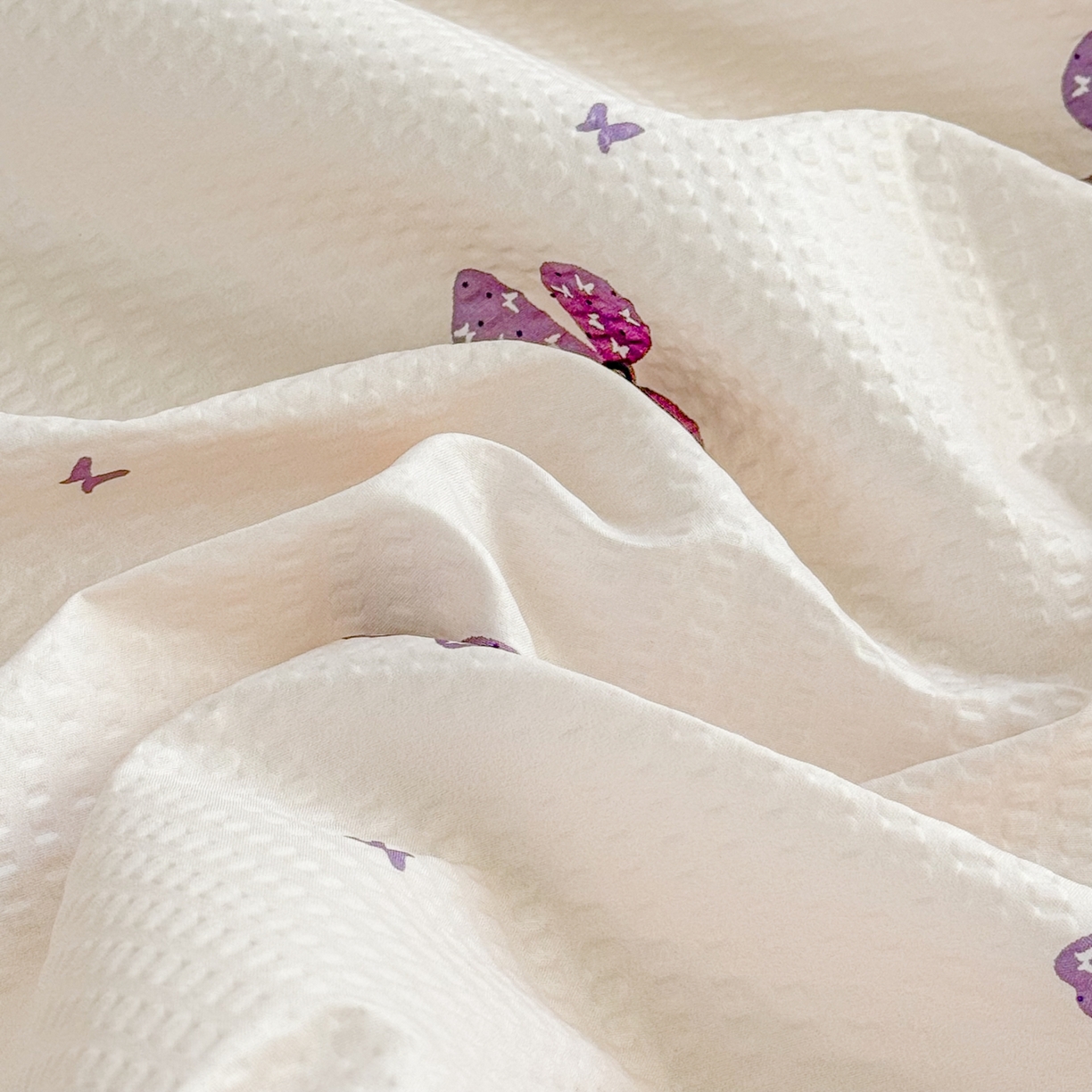 91家纺网 家纺一手货源 找家纺 鹿辉家居（原吉欧力） 2026新款3D立体压泡床笠三件套 紫蝴蝶结