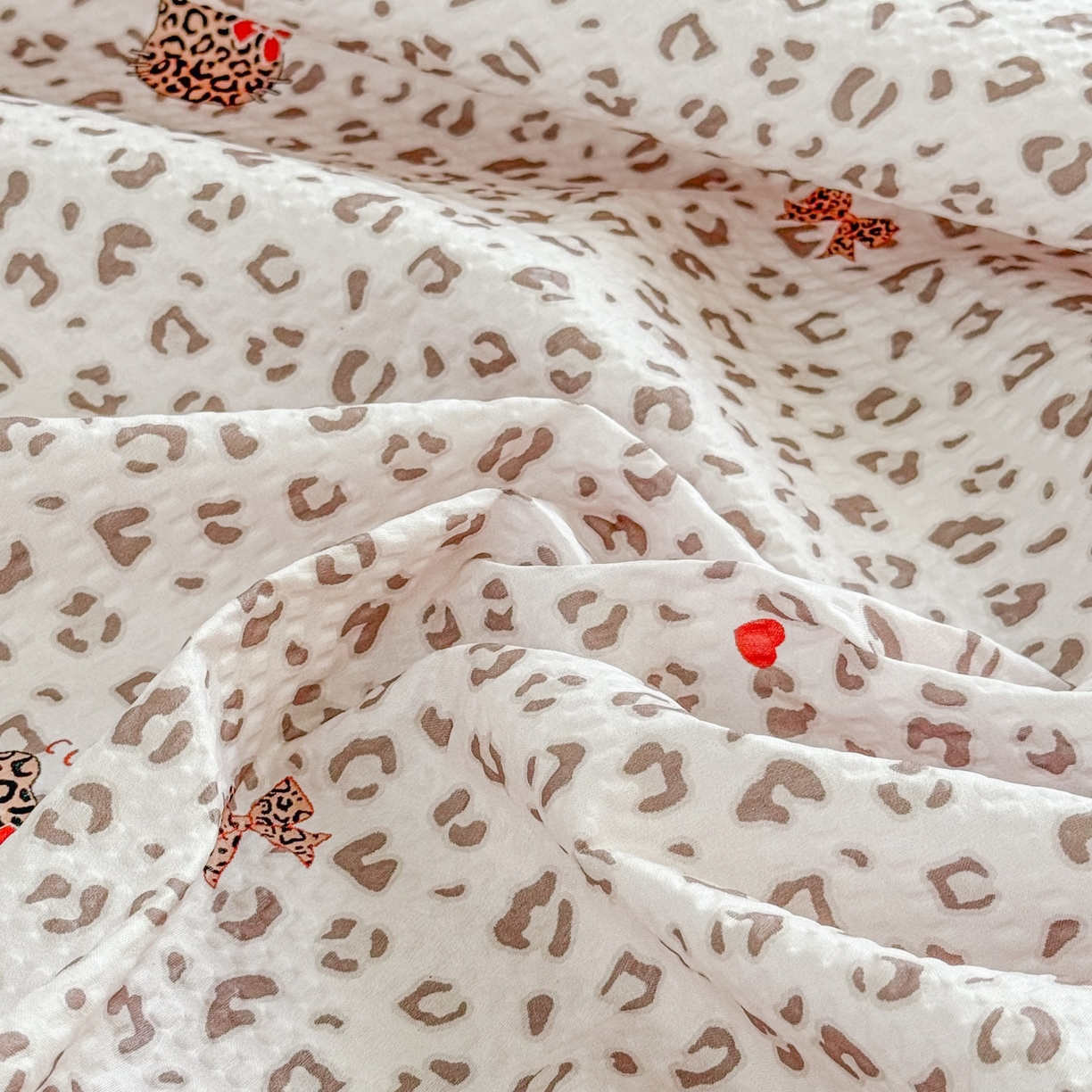 91家纺网 家纺一手货源 找家纺 鹿辉家居（原吉欧力） 2026新款3D立体压泡床笠三件套 豹纹猫咪