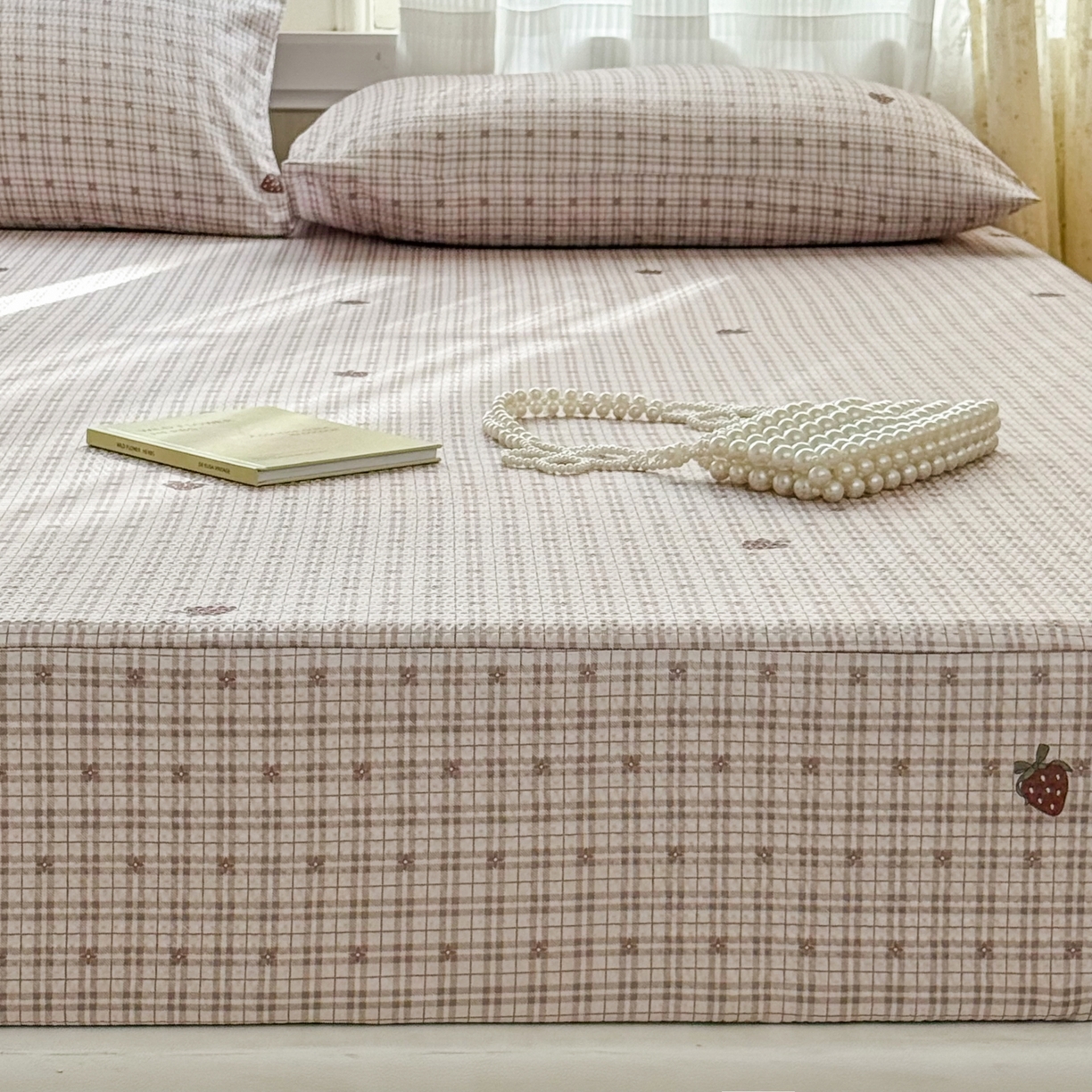 91家纺网 家纺一手货源 找家纺 鹿辉家居（原吉欧力） 2026新款3D立体压泡床笠三件套 格韵草莓