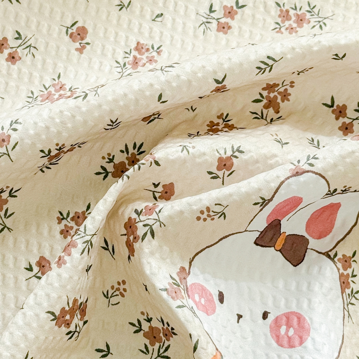 91家纺网 家纺一手货源 找家纺 鹿辉家居（原吉欧力） 2026新款3D立体压泡床笠三件套 碎花小兔