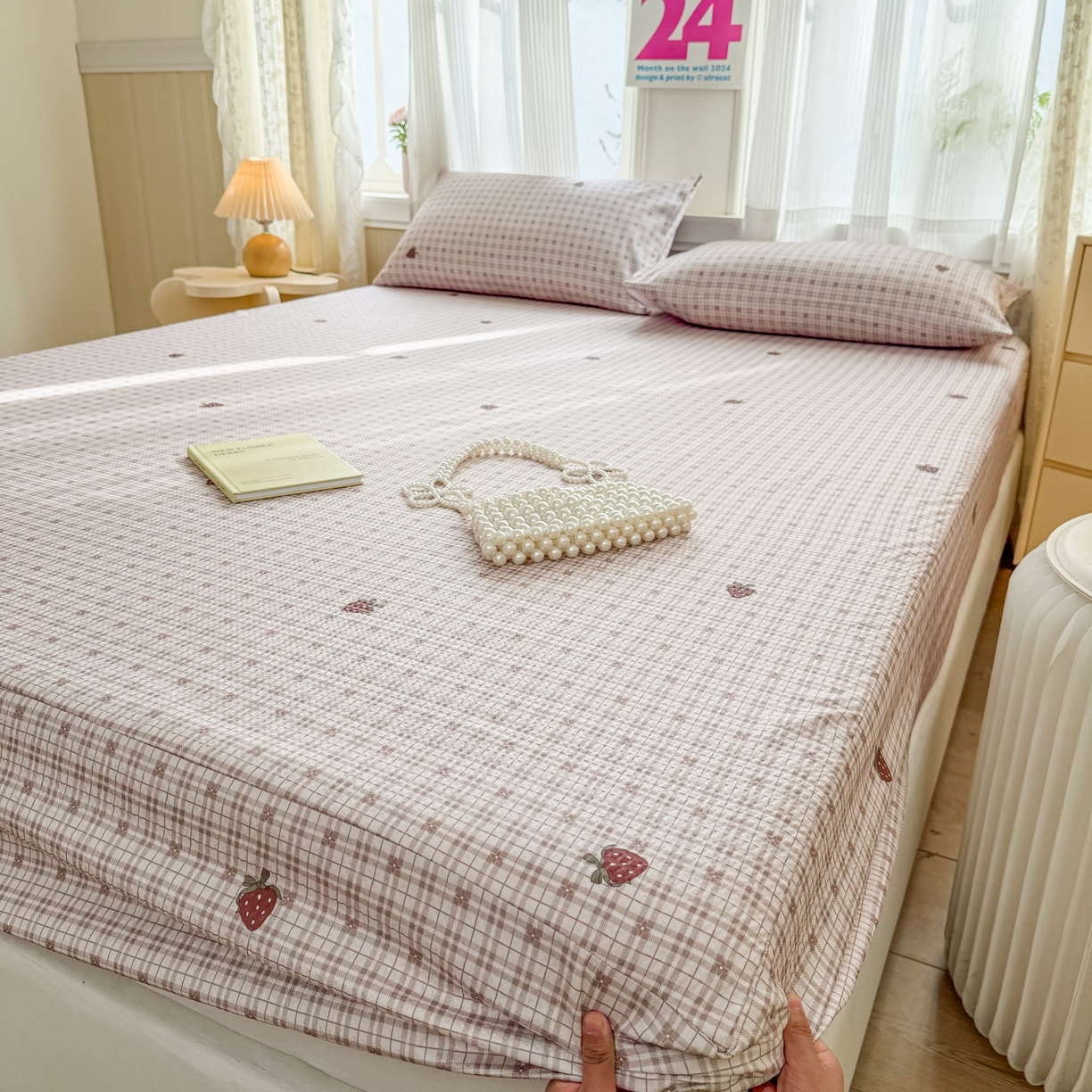 91家纺网 家纺一手货源 找家纺 鹿辉家居（原吉欧力） 2026新款3D立体压泡床笠三件套 格韵草莓