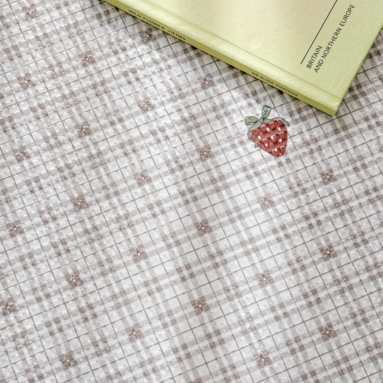 91家纺网 家纺一手货源 找家纺 鹿辉家居（原吉欧力） 2026新款3D立体压泡床笠三件套 格韵草莓