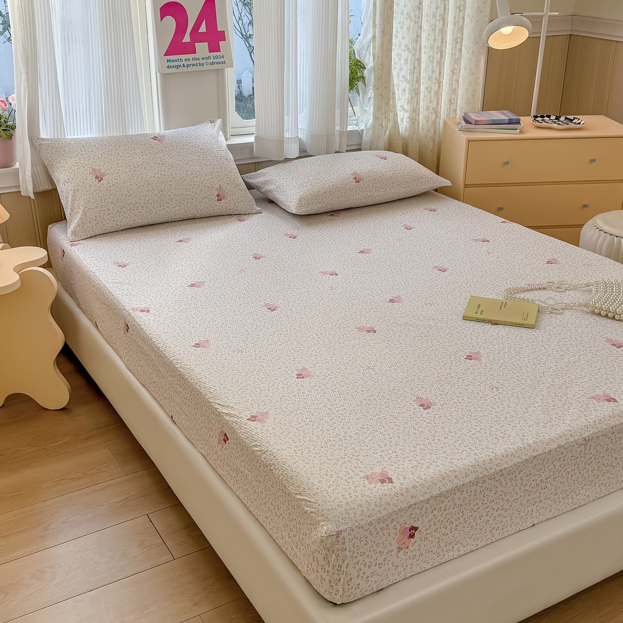 91家纺网 家纺一手货源 找家纺 鹿辉家居（原吉欧力） 2026新款3D立体压泡床笠三件套 花中小熊