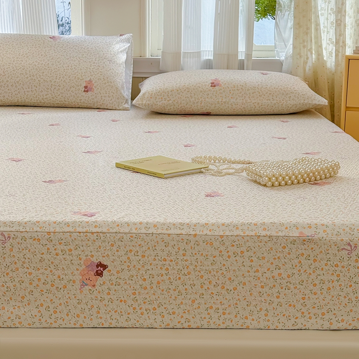 91家纺网 家纺一手货源 找家纺 鹿辉家居（原吉欧力） 2026新款3D立体压泡床笠三件套 花中小熊