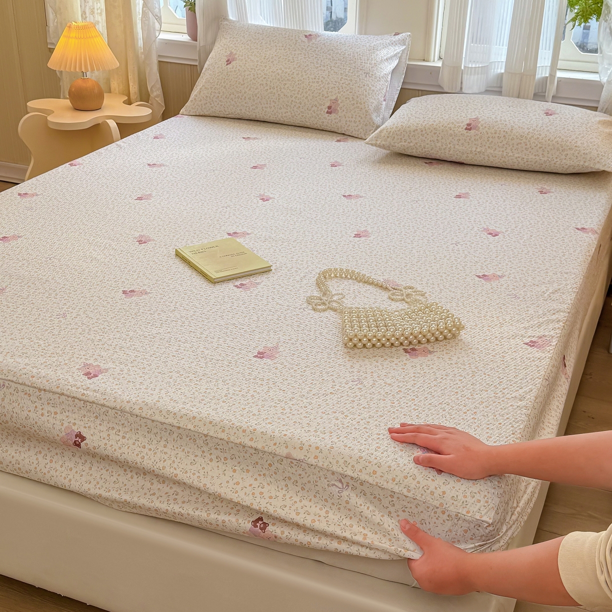 91家纺网 家纺一手货源 找家纺 鹿辉家居（原吉欧力） 2026新款3D立体压泡床笠三件套 花中小熊