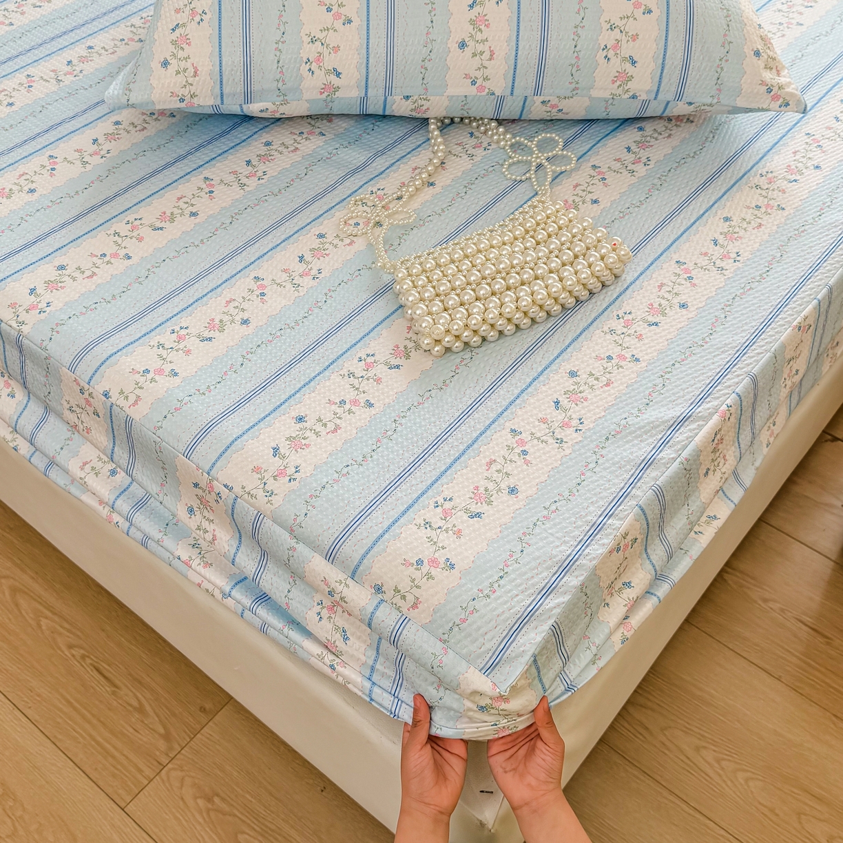 91家纺网 家纺一手货源 找家纺 鹿辉家居（原吉欧力） 2026新款3D立体压泡床笠三件套 蓝韵花香