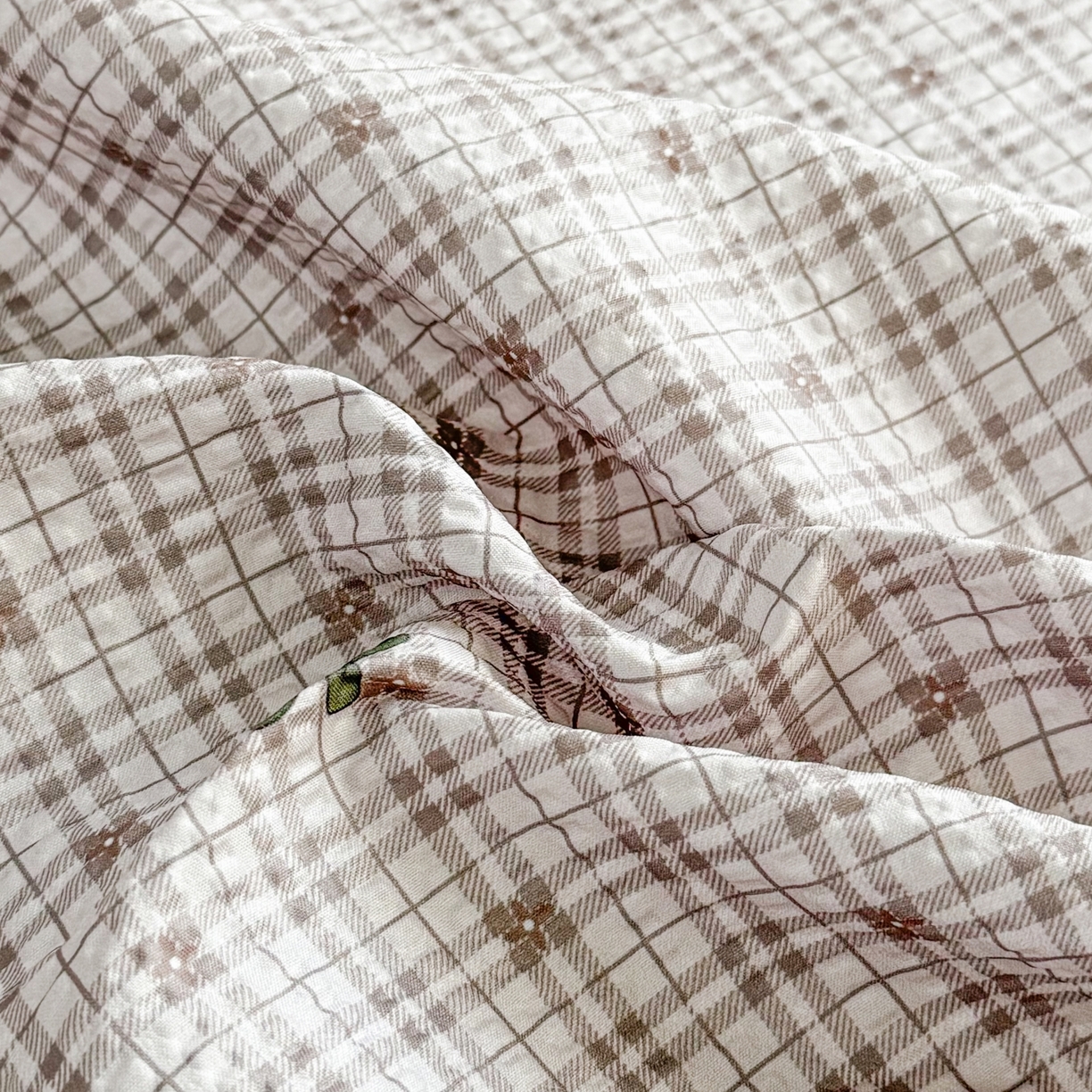 91家纺网 家纺一手货源 找家纺 鹿辉家居（原吉欧力） 2026新款3D立体压泡床笠三件套 格韵草莓