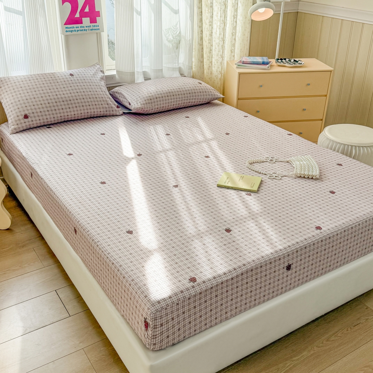 91家纺网 家纺一手货源 找家纺 鹿辉家居（原吉欧力） 2026新款3D立体压泡床笠三件套 格韵草莓