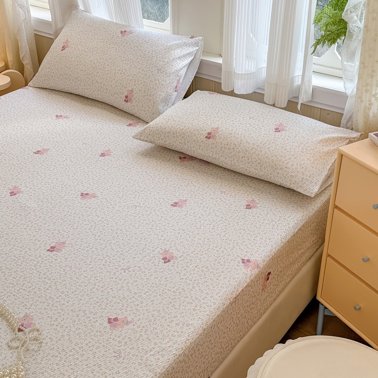 91家纺网 家纺一手货源 找家纺 鹿辉家居（原吉欧力） 2026新款3D立体压泡床笠三件套 花中小熊