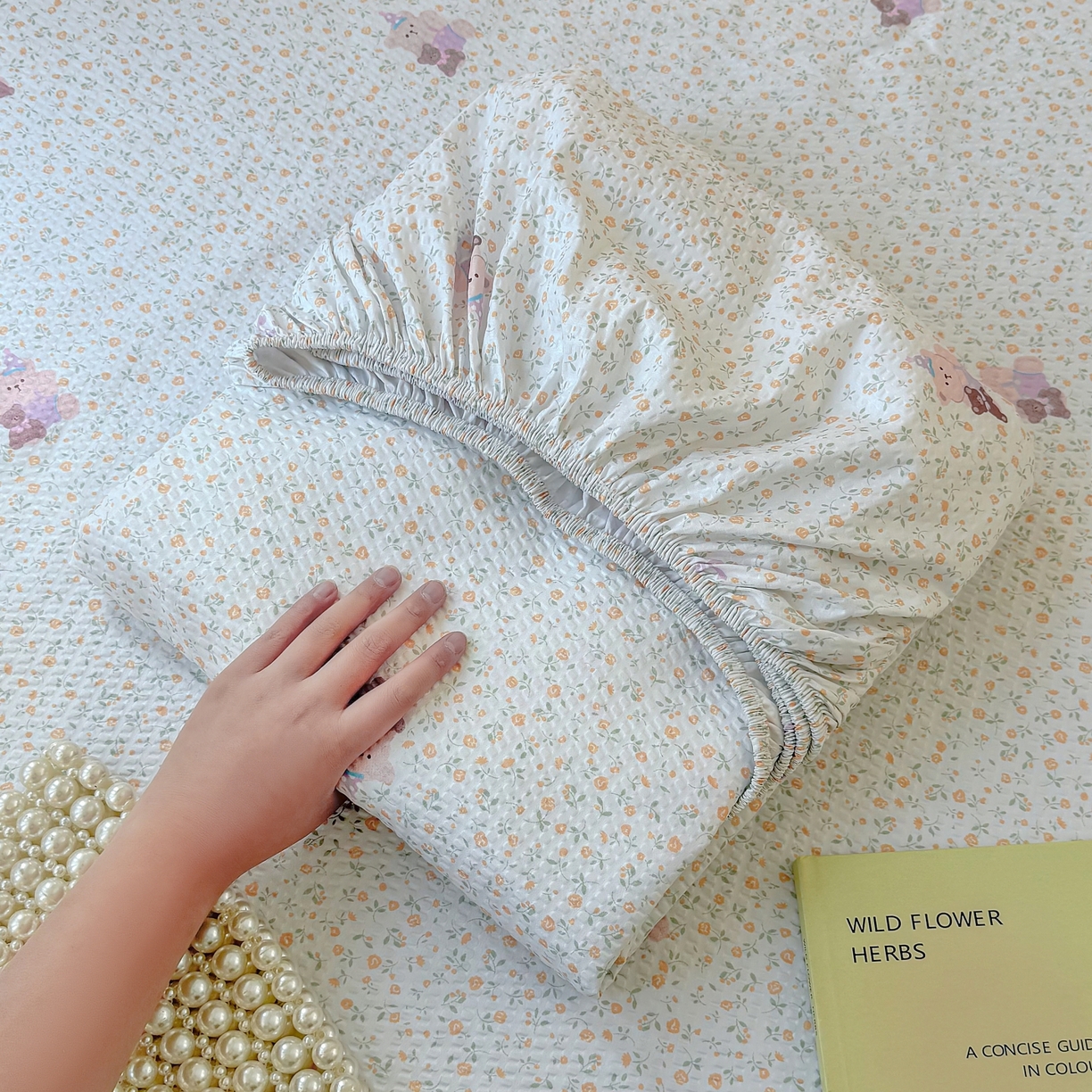 91家纺网 家纺一手货源 找家纺 鹿辉家居（原吉欧力） 2026新款3D立体压泡床笠三件套 花中小熊