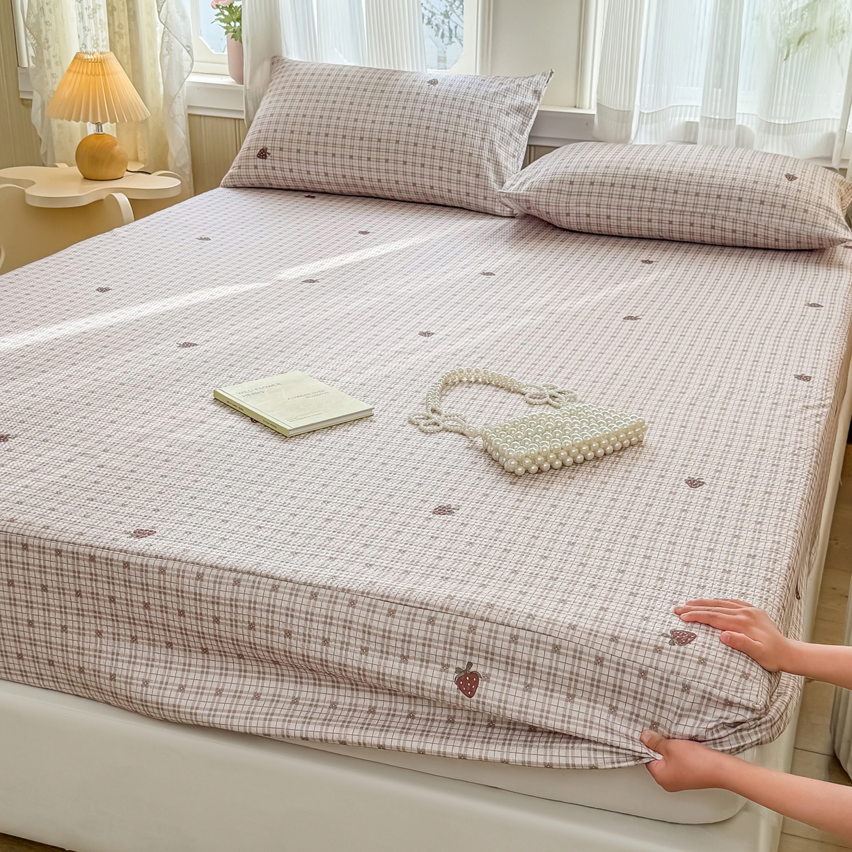 91家纺网 家纺一手货源 找家纺 鹿辉家居（原吉欧力） 2026新款3D立体压泡床笠三件套 格韵草莓