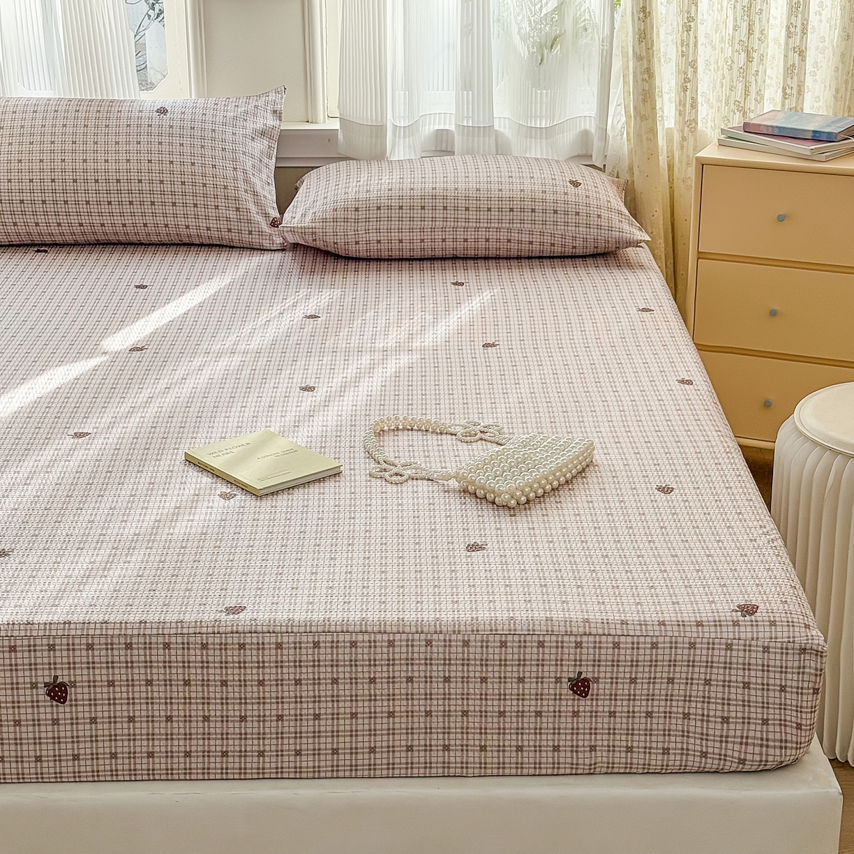 91家纺网 家纺一手货源 找家纺 鹿辉家居（原吉欧力） 2026新款3D立体压泡床笠三件套 格韵草莓