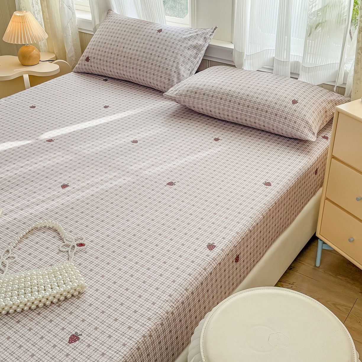 91家纺网 家纺一手货源 找家纺 鹿辉家居（原吉欧力） 2026新款3D立体压泡床笠三件套 格韵草莓