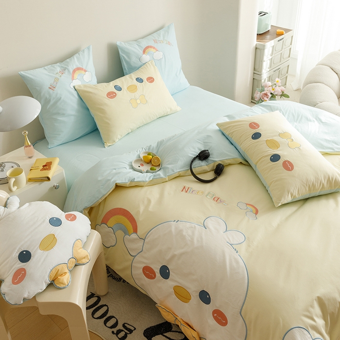 91家纺网 家纺一手货源 找家纺 绒梦里 2026新款A类全棉水洗棉卡通贴布绣套件三四件套 彩虹鸭