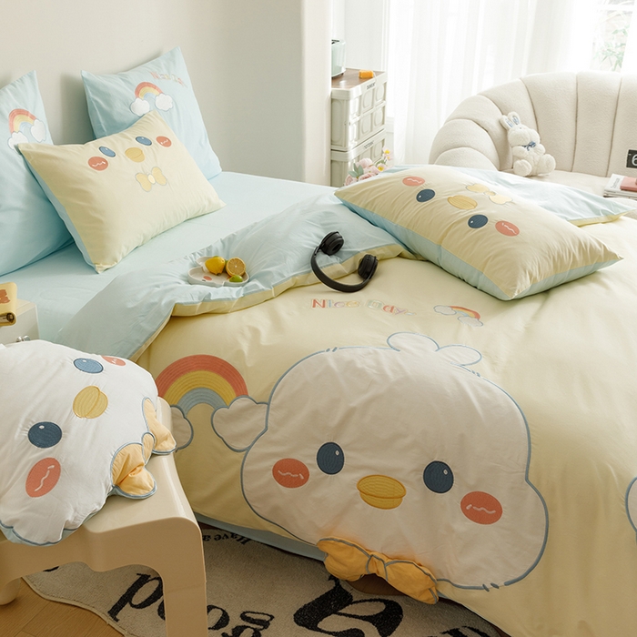 91家纺网 家纺一手货源 找家纺 绒梦里 2026新款A类全棉水洗棉卡通贴布绣套件三四件套 彩虹鸭