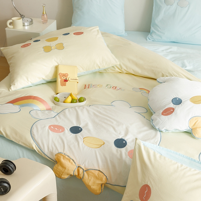 91家纺网 家纺一手货源 找家纺 绒梦里 2026新款A类全棉水洗棉卡通贴布绣套件三四件套 彩虹鸭