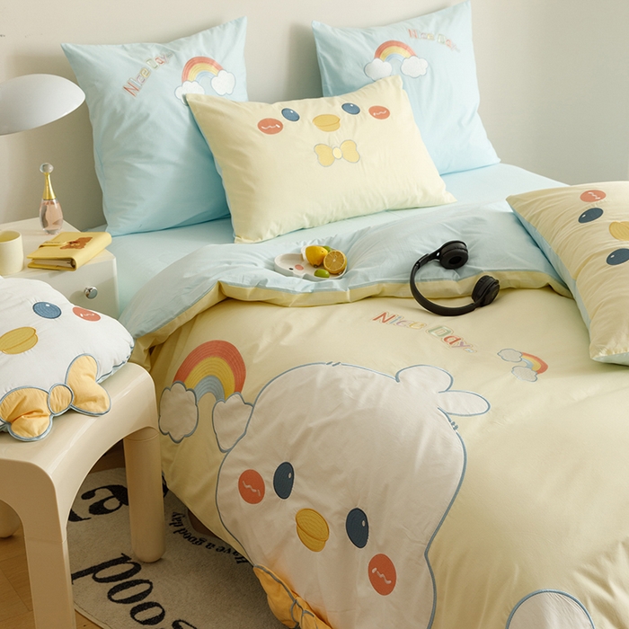 91家纺网 家纺一手货源 找家纺 绒梦里 2026新款A类全棉水洗棉卡通贴布绣套件三四件套 彩虹鸭