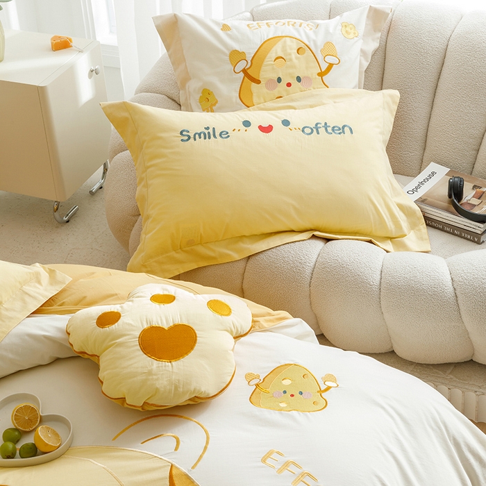 91家纺网 家纺一手货源 找家纺 绒梦里 2026新款A类全棉水洗棉卡通贴布绣套件三四件套 开心芝士