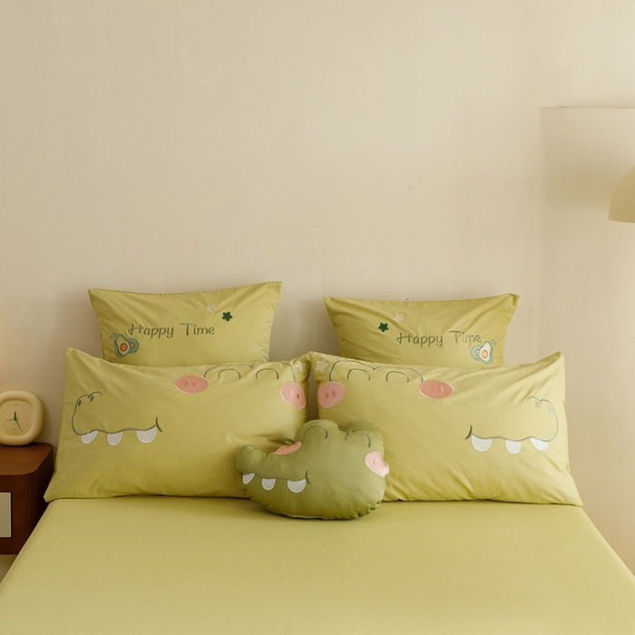 91家纺网 家纺一手货源 找家纺 绒梦里 2026新款A类全棉水洗棉卡通贴布绣套件三四件套 小鳄莱莱