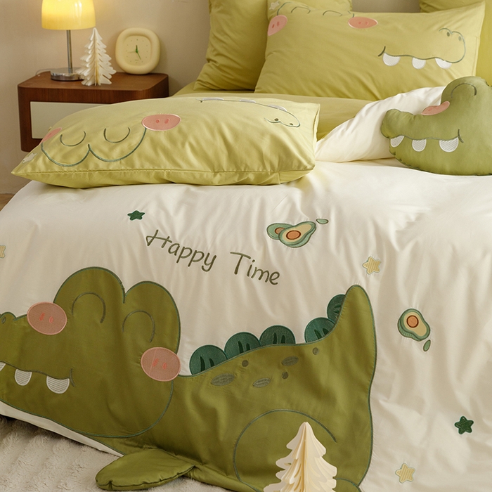 91家纺网 家纺一手货源 找家纺 绒梦里 2026新款A类全棉水洗棉卡通贴布绣套件三四件套 小鳄莱莱