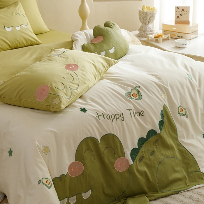 91家纺网 家纺一手货源 找家纺 绒梦里 2026新款A类全棉水洗棉卡通贴布绣套件三四件套 小鳄莱莱