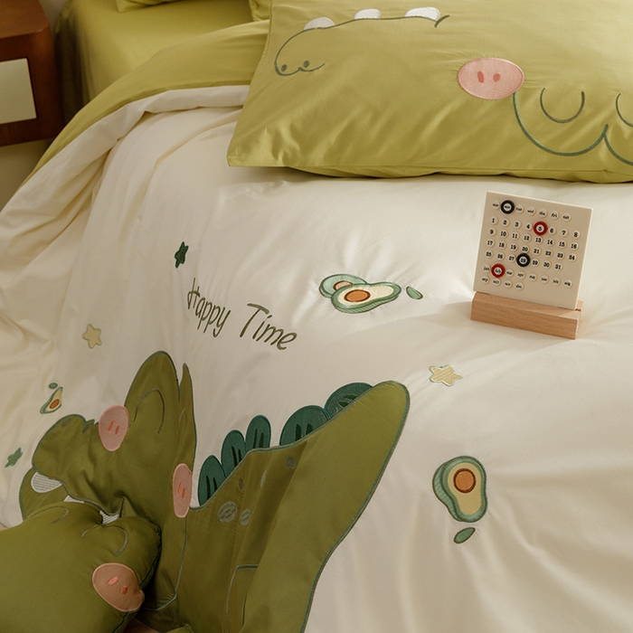 91家纺网 家纺一手货源 找家纺 绒梦里 2026新款A类全棉水洗棉卡通贴布绣套件三四件套 小鳄莱莱