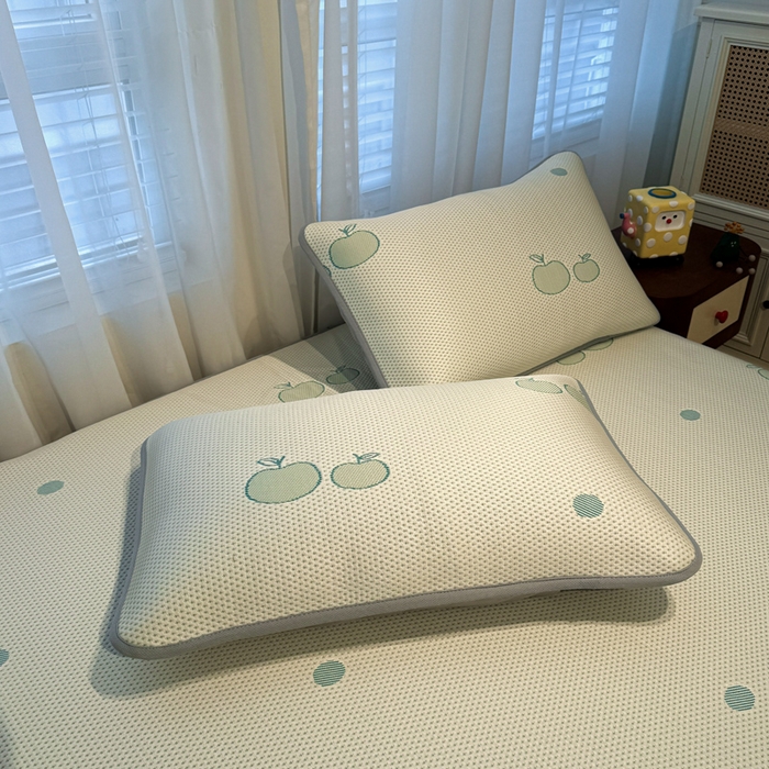 91家纺网 家纺一手货源 找家纺 凯罗 2026春夏凉豆豆小红书爆款A类乙纶PE凉豆豆床笠款可水洗床笠 青苹果乐园