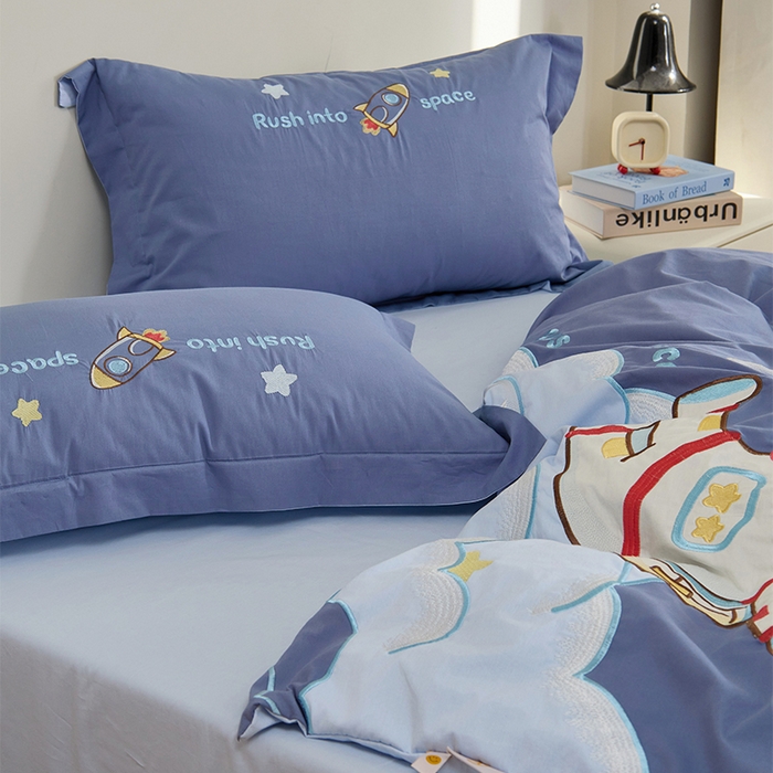 91家纺网 家纺一手货源 找家纺 绒梦里 2026新款A类全棉水洗棉卡通贴布绣套件三四件套 宇航梦