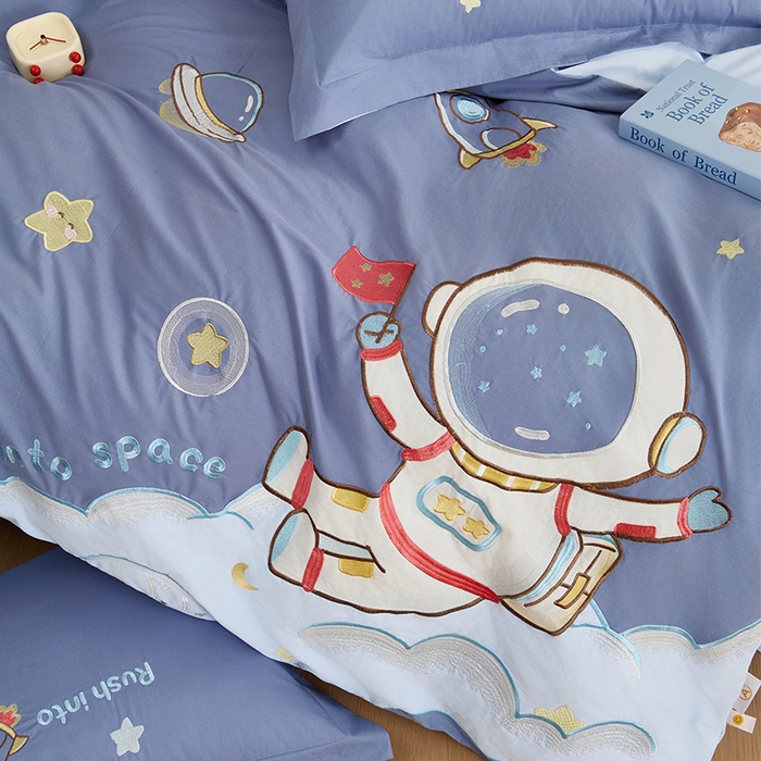 91家纺网 家纺一手货源 找家纺 绒梦里 2026新款A类全棉水洗棉卡通贴布绣套件三四件套 宇航梦