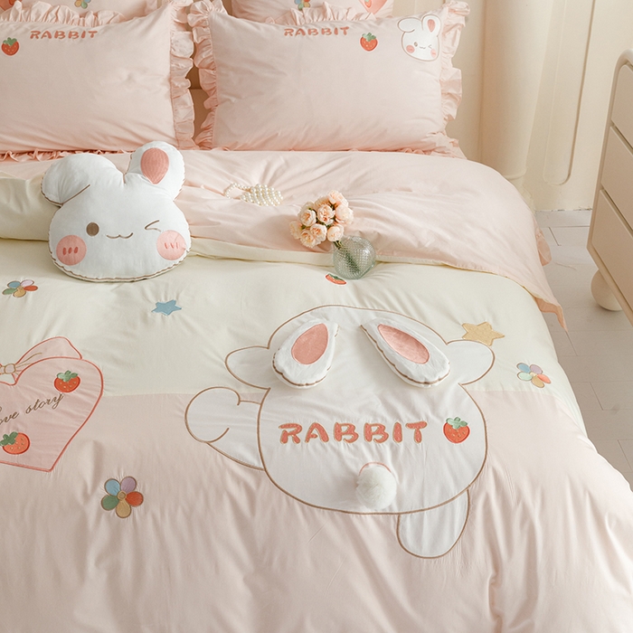 91家纺网 家纺一手货源 找家纺 绒梦里 2026新款A类全棉水洗棉卡通贴布绣套件三四件套 长耳兔