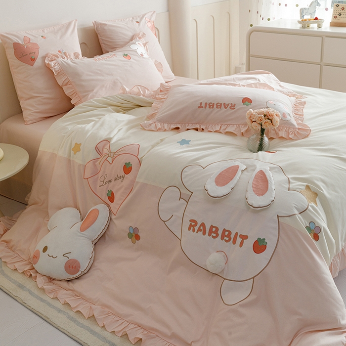 91家纺网 家纺一手货源 找家纺 绒梦里 2026新款A类全棉水洗棉卡通贴布绣套件三四件套 长耳兔