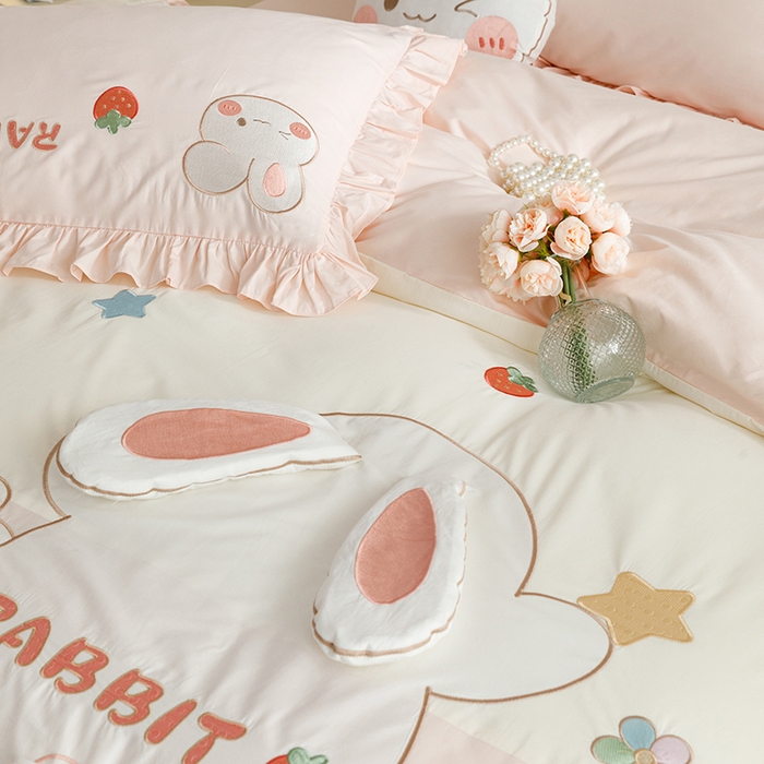 91家纺网 家纺一手货源 找家纺 绒梦里 2026新款A类全棉水洗棉卡通贴布绣套件三四件套 长耳兔